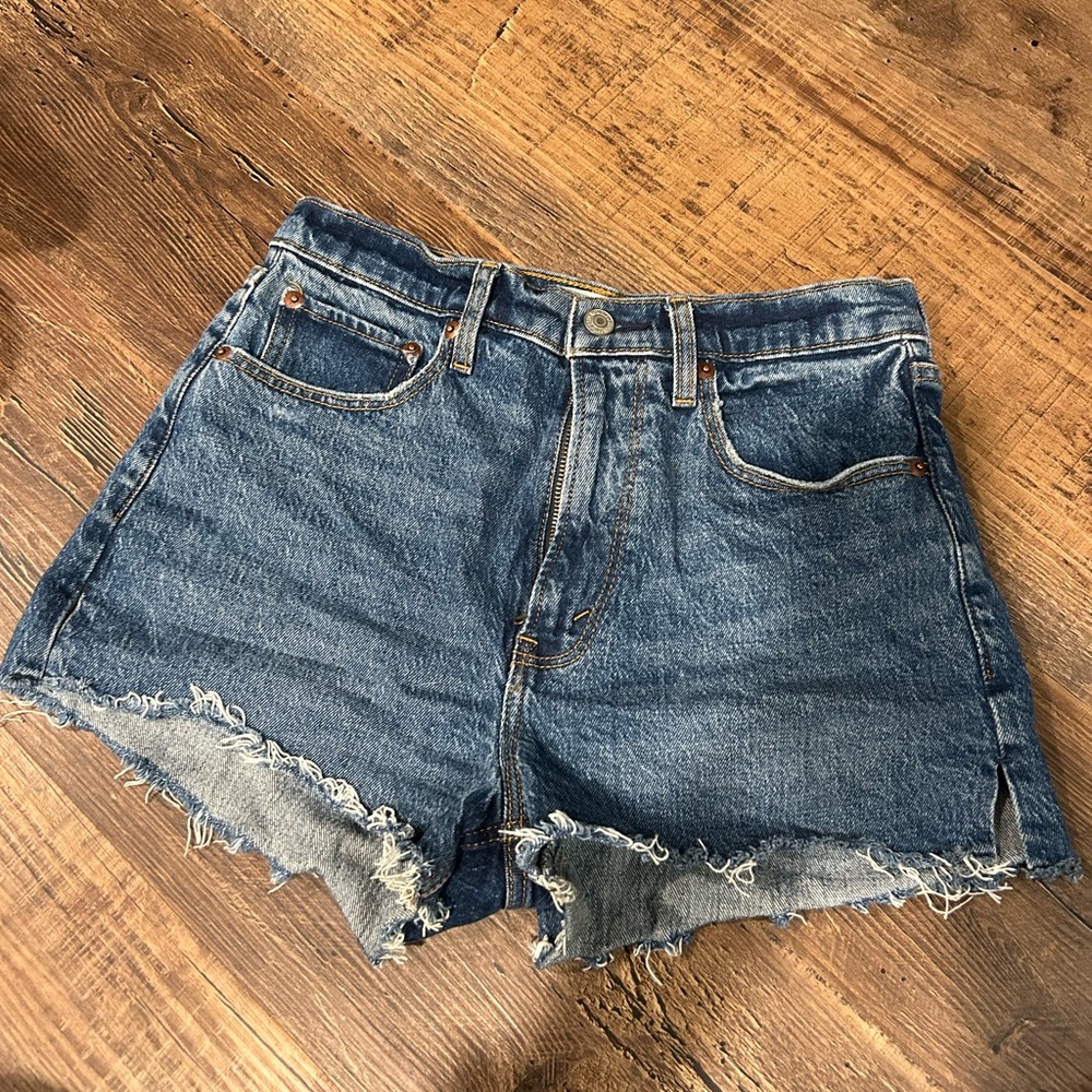 Abercrombie& Fitch High Rise Mom Short